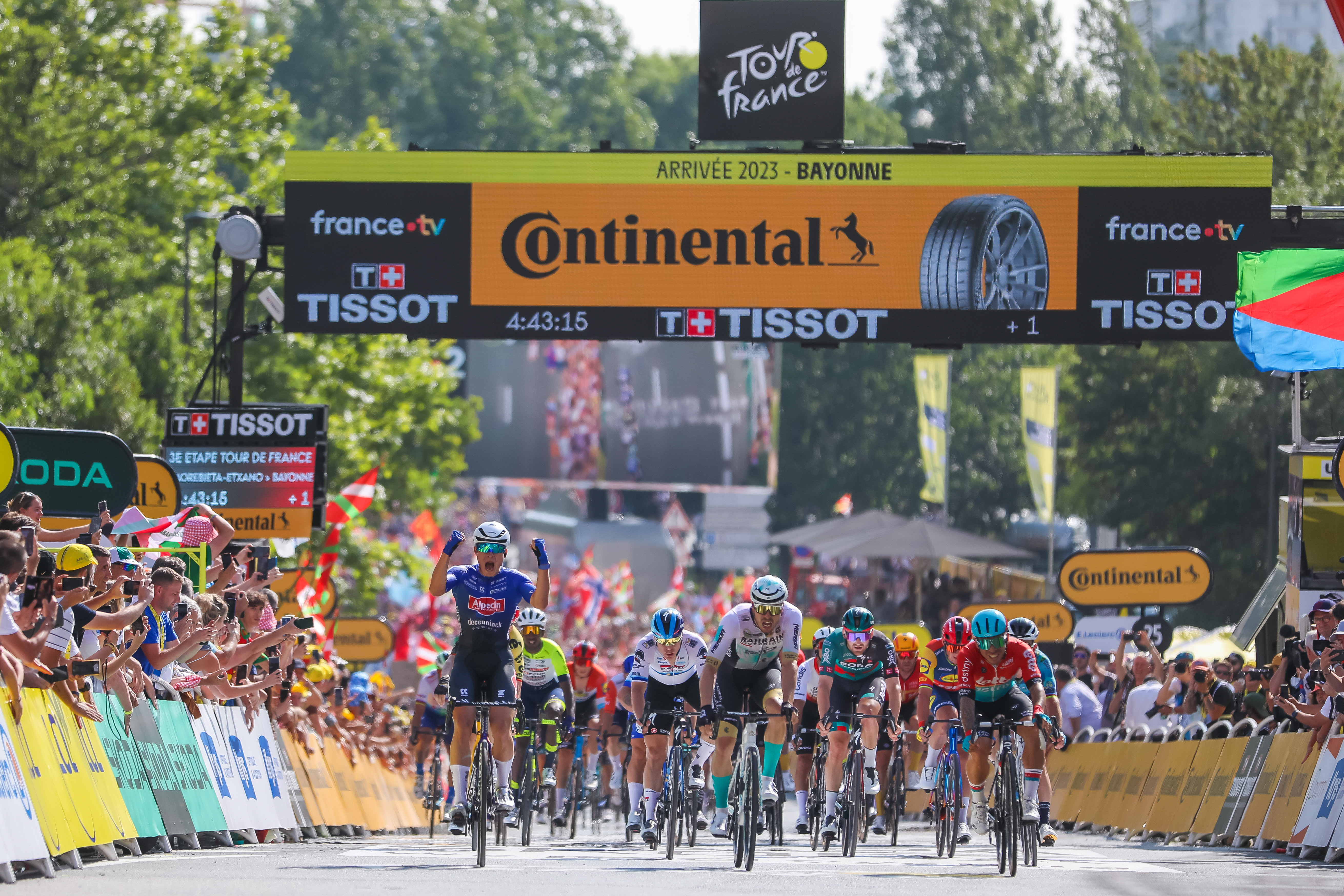 Drapeau goodies caravane Tour de France 2023