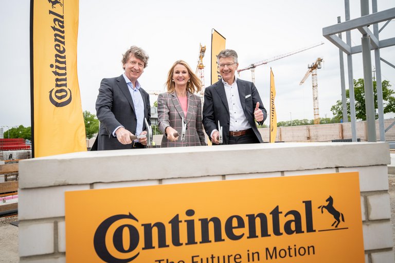 Grundsteinlegung | zeremonielle Hammerschläge