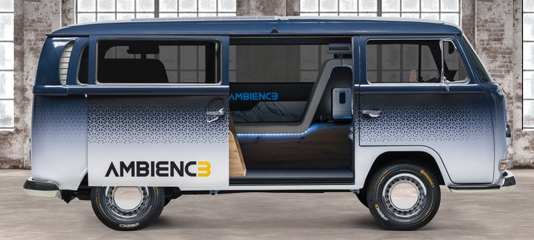 Retro trifft Zukunft: Konzeptfahrzeug AMBIENC3, auf Basis eines T2 Bullis, vereint wesentliche Mobilitätstrends