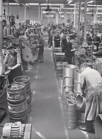 Piston ring production at the Frankfurt plant, 1935