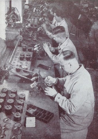 Speedometer production at the VDO plant in Frankfurt, ca. 1934