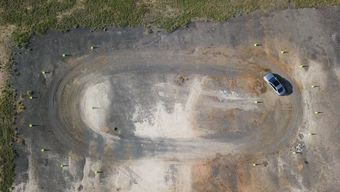 Reifentests mit selbstfahrendem Testfahrzeug - Off-Road-Strecke