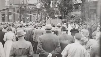 Das Bild zeigt eine Betriebsversammlung in Vahrenwald im Jahr 1950. 