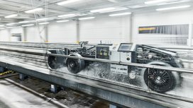Continental feiert eine Million Fahrten auf weltweit einzigartiger, vollautomatisierter Reifenbremstestanlage