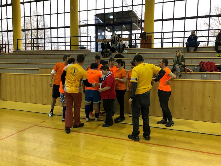 V charitativním turnaji v malé kopané jsme vybrali 10 tisíc korun pro Naději Otrokovice.