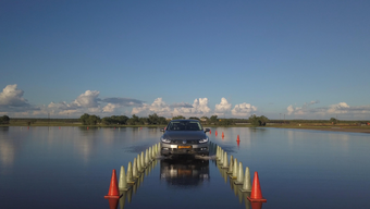 Reifentests mit selbstfahrendem Testfahrzeug - Testgelände Uvalde