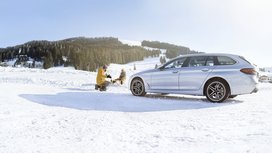 Gut gerüstet für den Skiurlaub: Winterreifencheck und gesetzliche Vorgaben