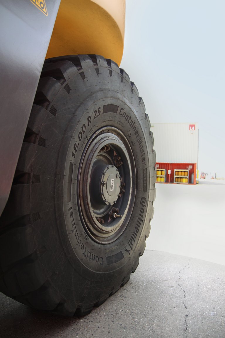 01_Continental_ContainerMaster Radial