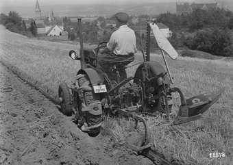 Deutz-Traktor mit Continental-Reifen, 1936 Deutz-Diesel-Bauernschlepper, Modell F1 M414, Produktion ab 1936