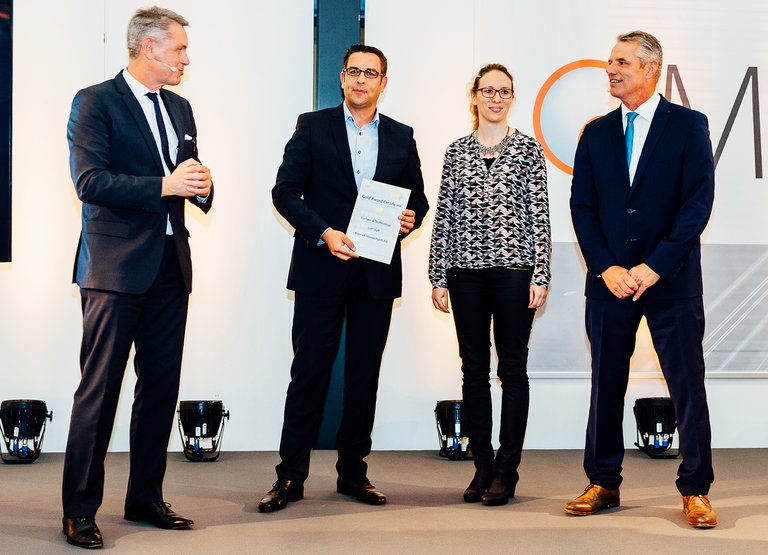 Silvia Baumann (Product Manager Interior) and Markus Frank (Group Key Account Manager Transportation)