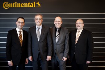 Experts and guests at the press conference