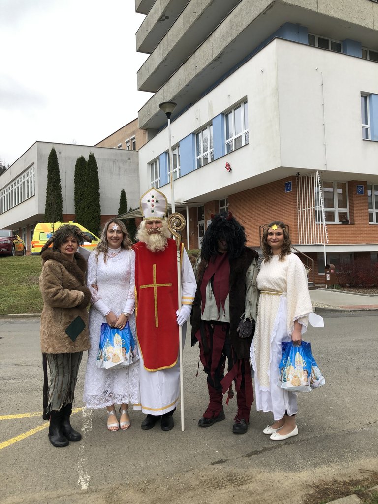 V rámci Mikuláše jsme nadělovali balíčky pro děti v KNTB Zlín 