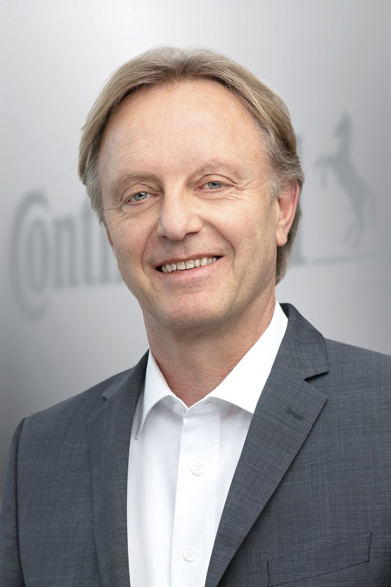 Dr Bernhard Klumpp