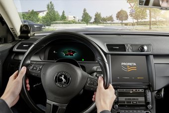 Einfahren in den Kreisverkehr