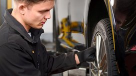 Reifenwechselzeit: Die Mehrheit der Autofahrerinnen und Autofahrer stellt im Oktober auf Winterreifen um