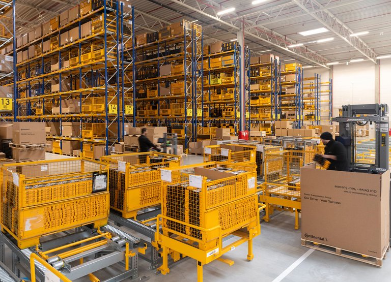 Continental_pp_ Distributionszentrum_.jpg