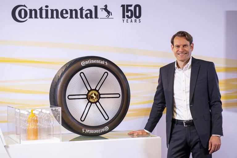 Conti GreenConcept feiert Weltpremiere: Continental-CEO Nikolai Setzer enthüllt Reifenkonzept für besonders nachhaltigen Reifen