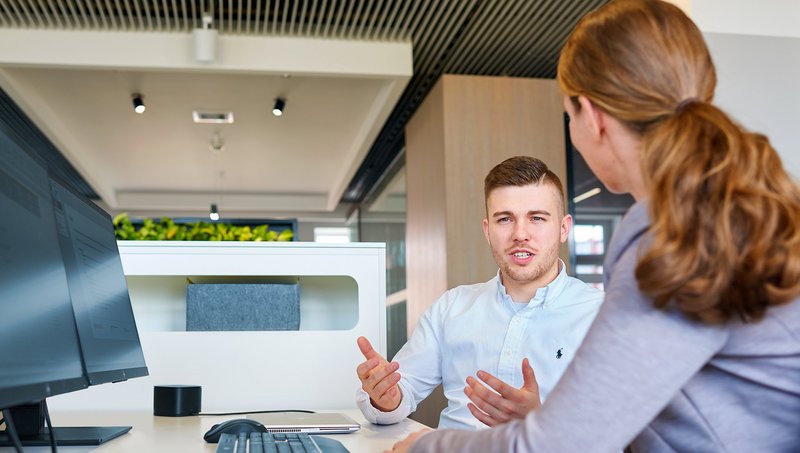 Headerbild Kaufmann im E-Commerce