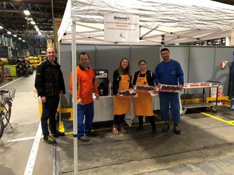 Pro naše zaměstnance jsme si připravili občerstvení v podobě donutu znázorňující pneumatiku