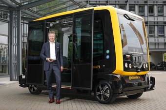 CEO Dr. Elmar Degenhart and the CUbE