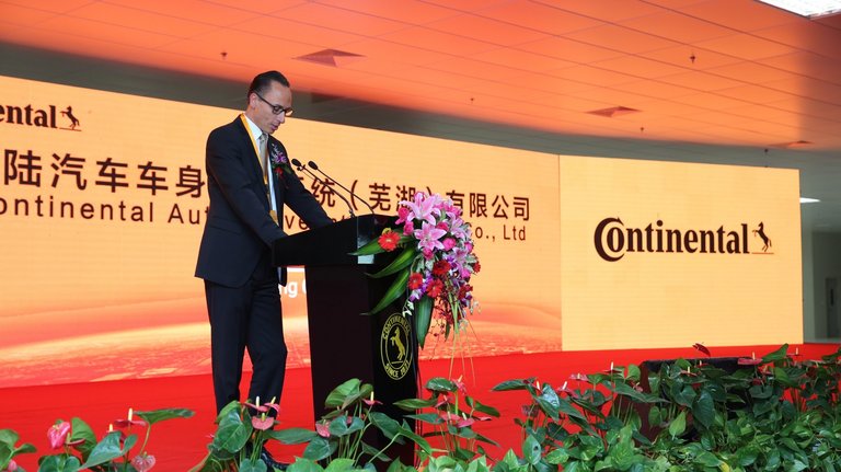 img_2014_11_17_plant_opening_ceremony_spoelder_en-data