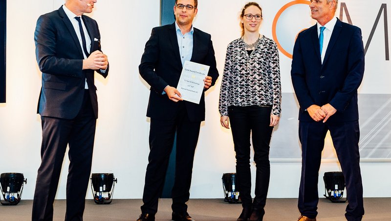 Silvia Baumann (Product Manager Interior) und Markus Frank (Group Key Account Manager Transportation)