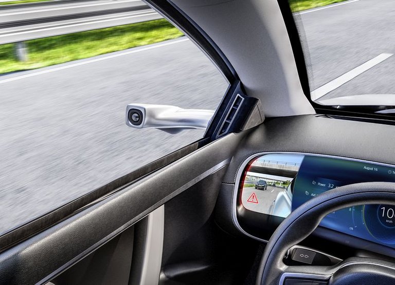 Kamery mohou nahradit také vnější a vnitřní zpětná zrcátka.