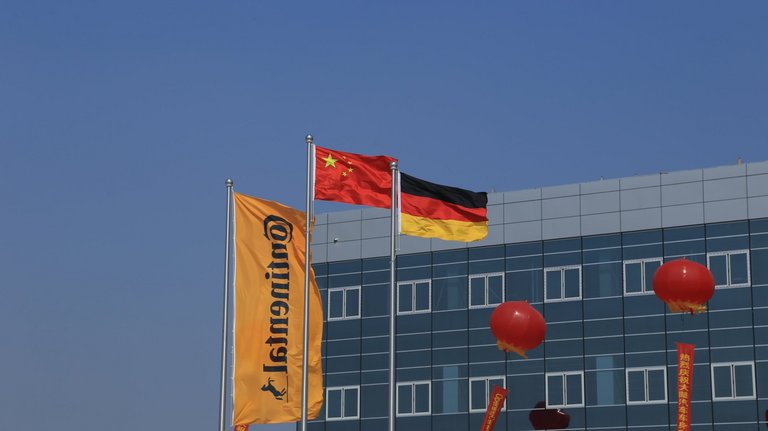 img_2014_11_17_plant_opening_flags_en-data