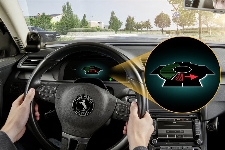 当车辆进入环形路口时,辅助系统将为驾驶员提供帮助,系统还会自行适应驾驶员的驾驶风格,并能够评估驾驶员的行为和注意力水平,再给出适当的建议。