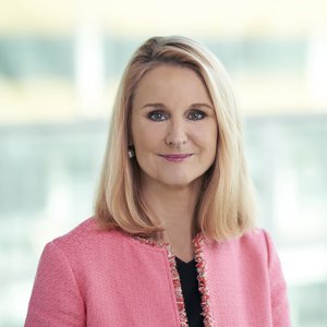 Dr. Ariane Reinhart Ariane Reinhart Official Picture