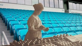 Mingi de tenis și stadioane de fotbal