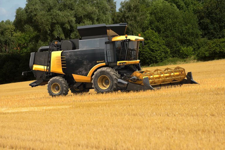 Continental__CombineMaster__OnHarvester-moving-dirty__2019