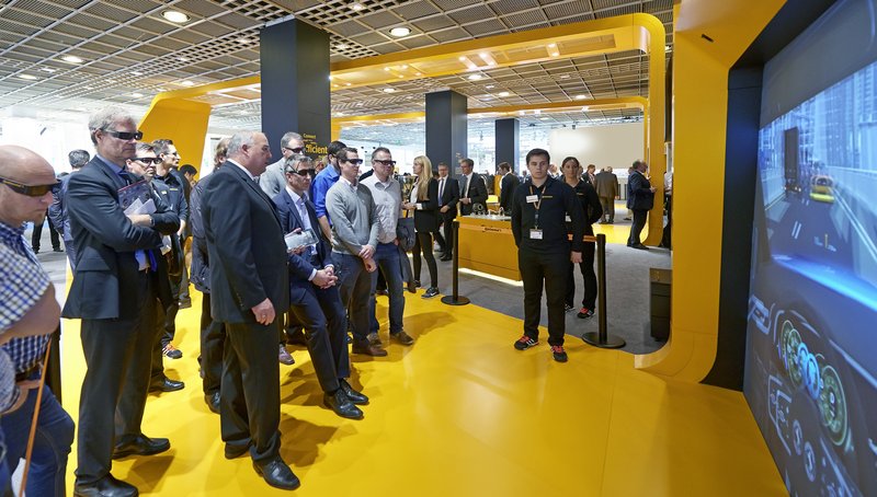 pr_2015_09_18_iaa_fachbesucher_uv-data