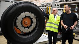 Bundeskanzler Olaf Scholz zu Besuch bei Continental