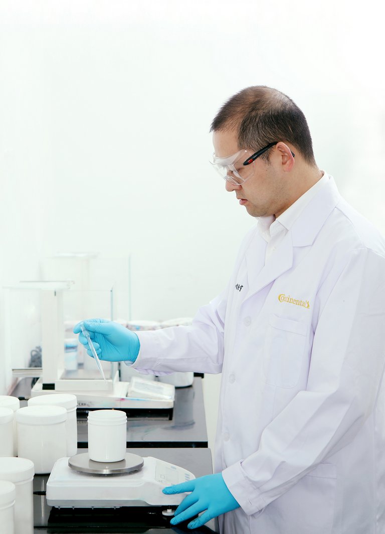 Ingenieure von Continental im Werk Zhangjiagang