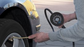 Regelmäßig Reifenfülldruck kontrollieren