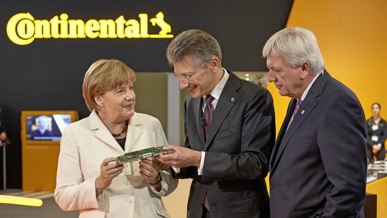 iaa2015_degenhart_merkel_uv-data