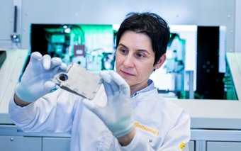 Multi Function Camera für Fahrerassistenzfunktionen in der Produktion bei Continental