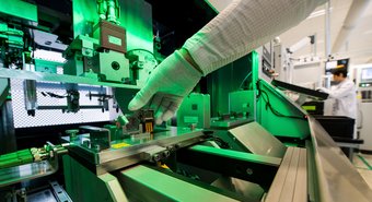 Multi Function Camera für Fahrerassistenzfunktionenin in der Produktion bei Continental