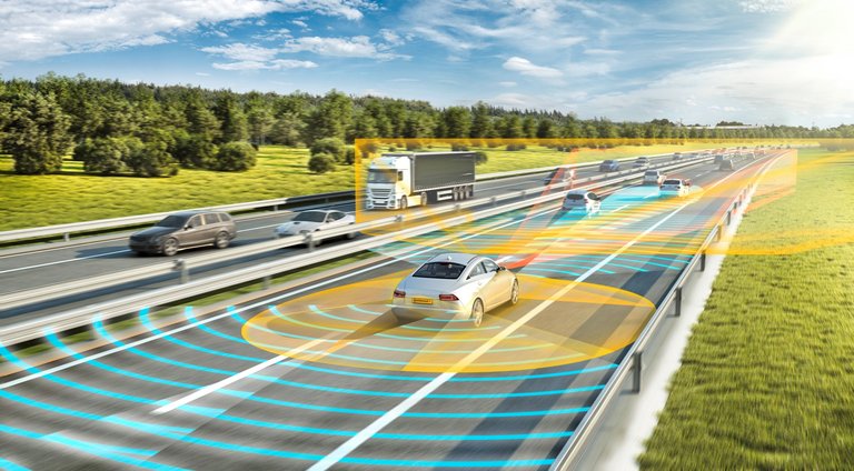 Fahrerassistenzsysteme halten das Fahrzeug in der Spur